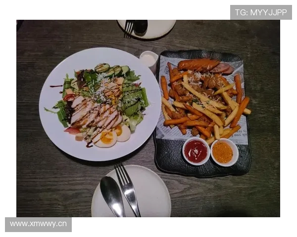 刷到林孝埈穿拖鞋进高档餐厅，瞬间觉得自己连外卖都配不上那氛围